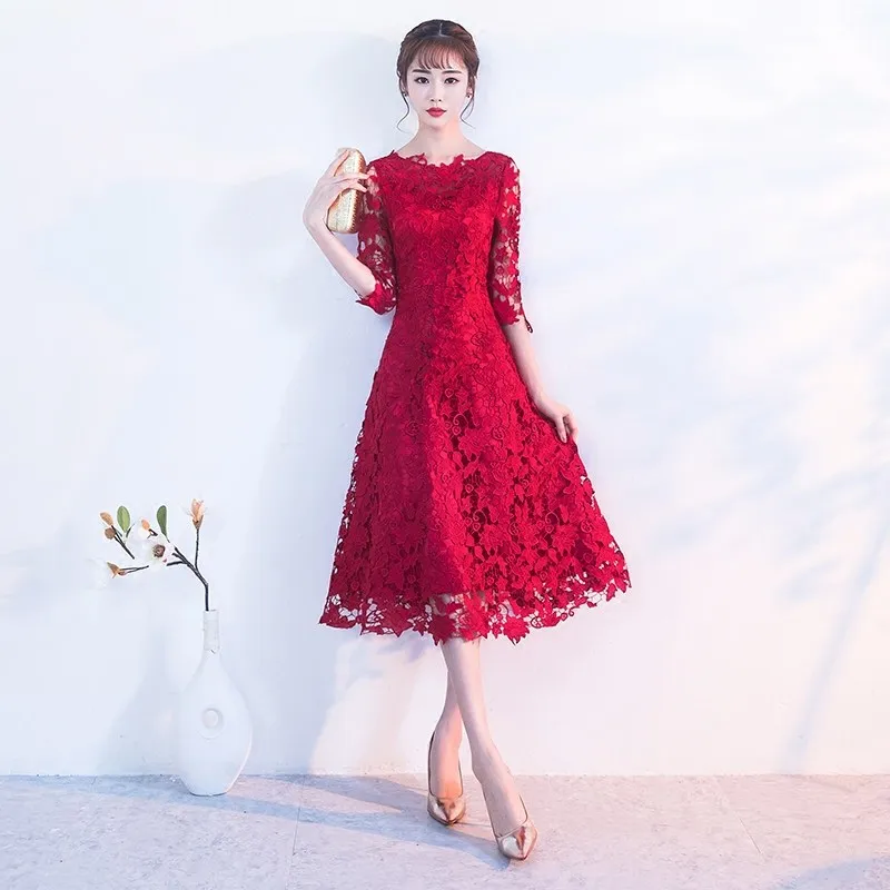 民族服刺繍赤の中国のドレスQipaoセクシーなチャイナのドレスカジュアルな女性レースの伝統的なイブニングガウンvestido Oriental Weddin