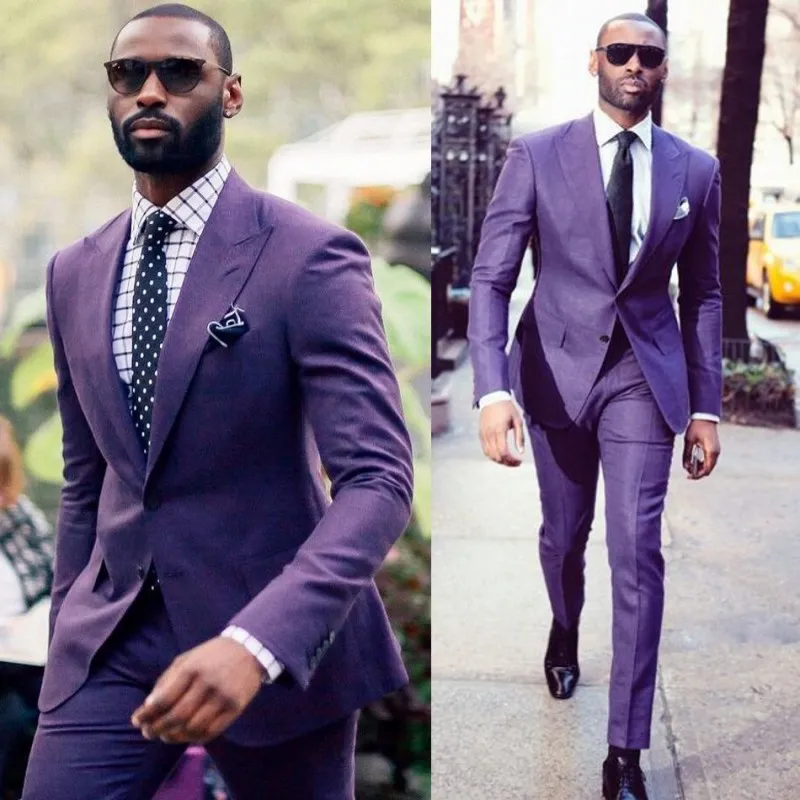 Hermoso novio púrpura Esmoquin Padrinos de boda Solapa enarbolada Mejor traje de hombre Boda Hombres Dos botones Blazer Trajes por encargo (chaqueta + pantalones)