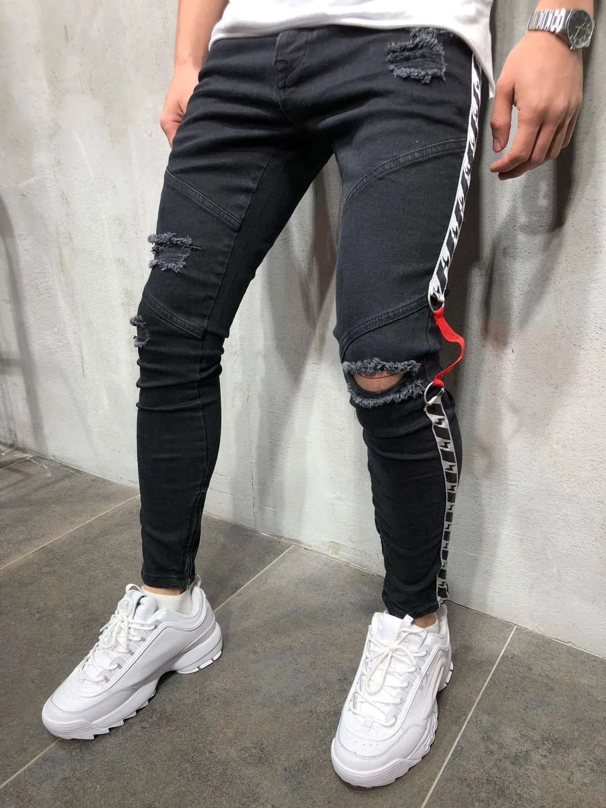 ファッションメンズブラック19SSバイカージーンズは、苦しめられた春の夏ペンシルパンツhombresJeanPantalones271zを引き裂きました