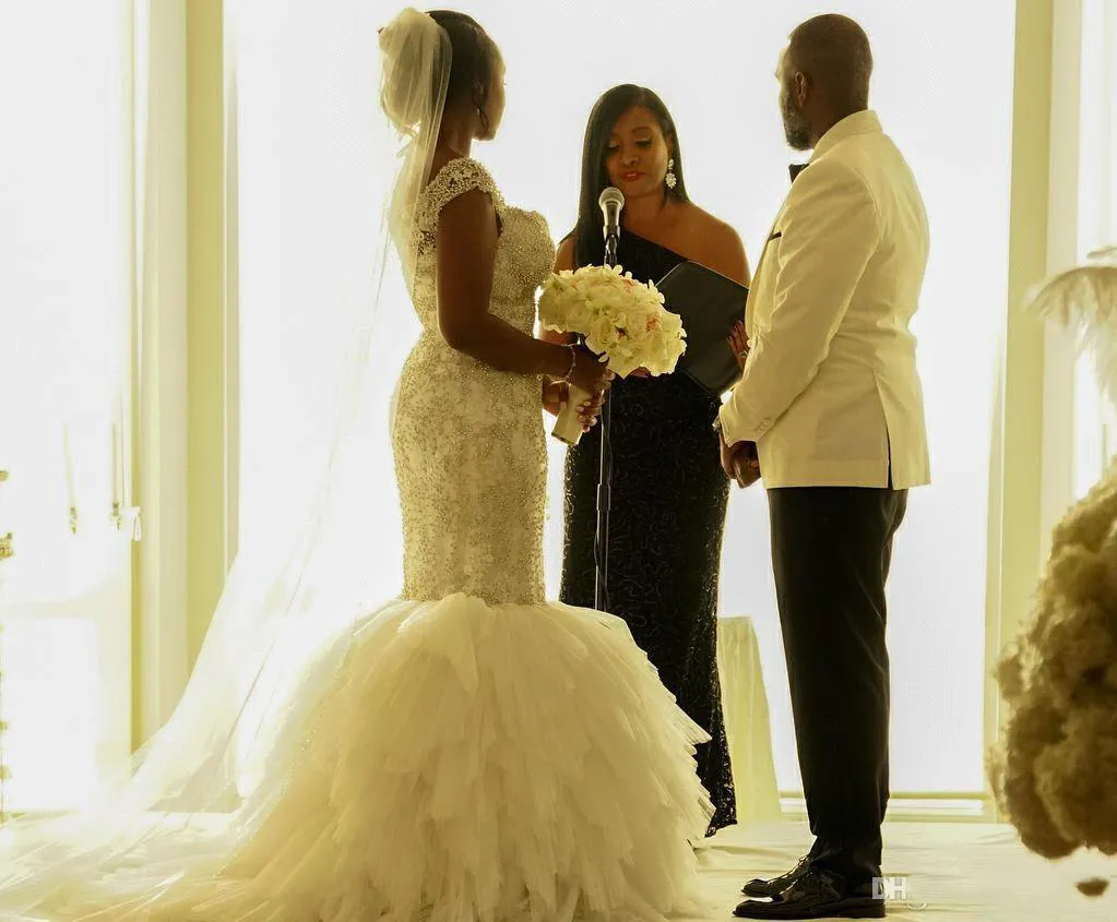 Robes de mariée sirène perlées de Style africain, grande taille, col en V transparent, manches cape, ourlet en Tulle à plusieurs niveaux