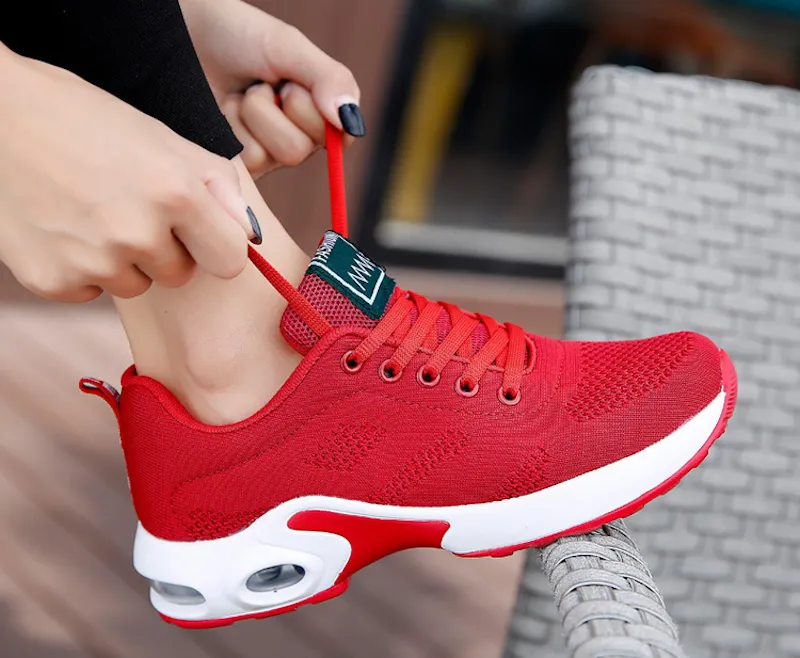 La moda de mujer zapatos zapatillas rojas de instructores de gimnasio mujer  zapatos zapatillas robótica - China La moda femenina Zapatillas y zapatos  precio