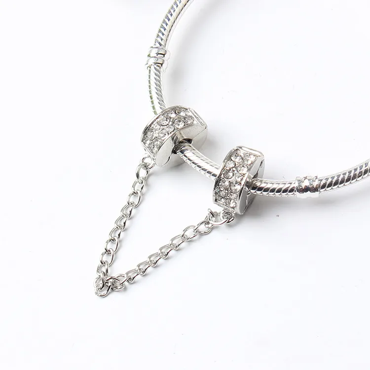Sparkling arcs of online love safety chain