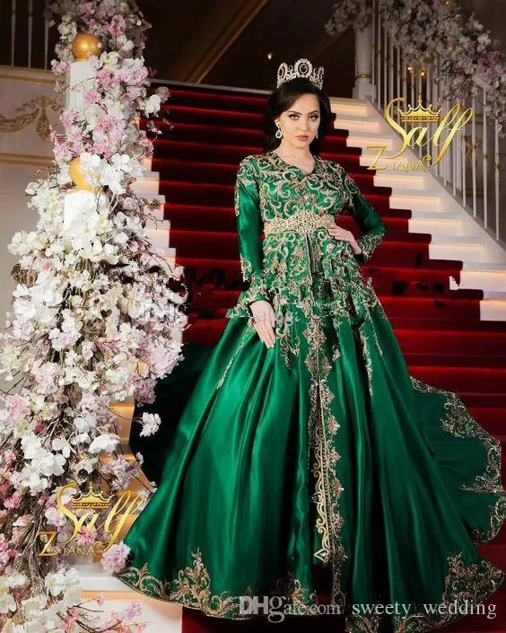 Plus Size Emerald Green Muslim Evening Dresses with Long Sleeves Gold Applique Detail Moroccan Romeo Formal Prom Dress Evening Gowns