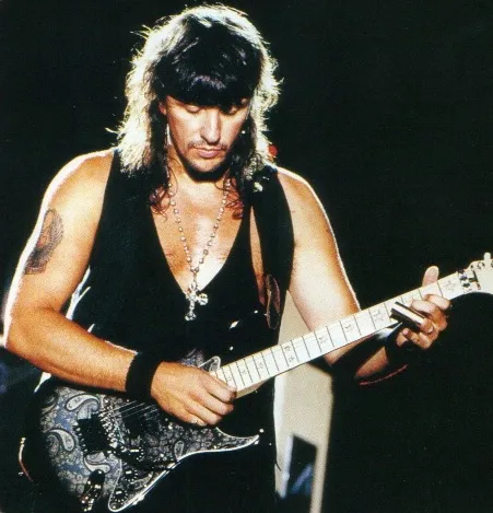 Livraison gratuite Richie Sambora Signature ST 1996 Black Paisley Guitare électrique, pont Floyd Rose Tremolo, écrou de blocage, micros SSH, incrustation d'étoile