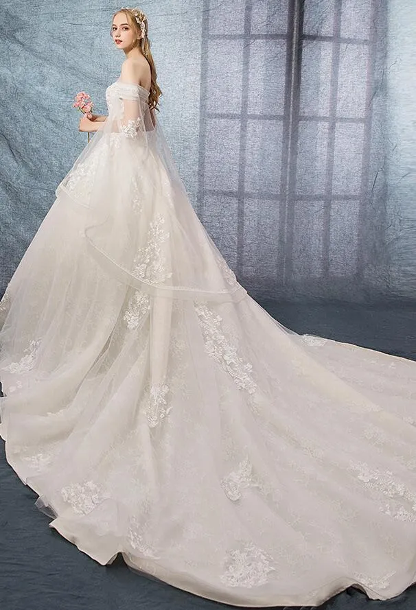 Principessa Ball Gown Abiti da sposa Off-the-spalla Innamorato con schienali ad anello Appliques in pizzo vintage Cappella treno Abiti da sposa da sposa