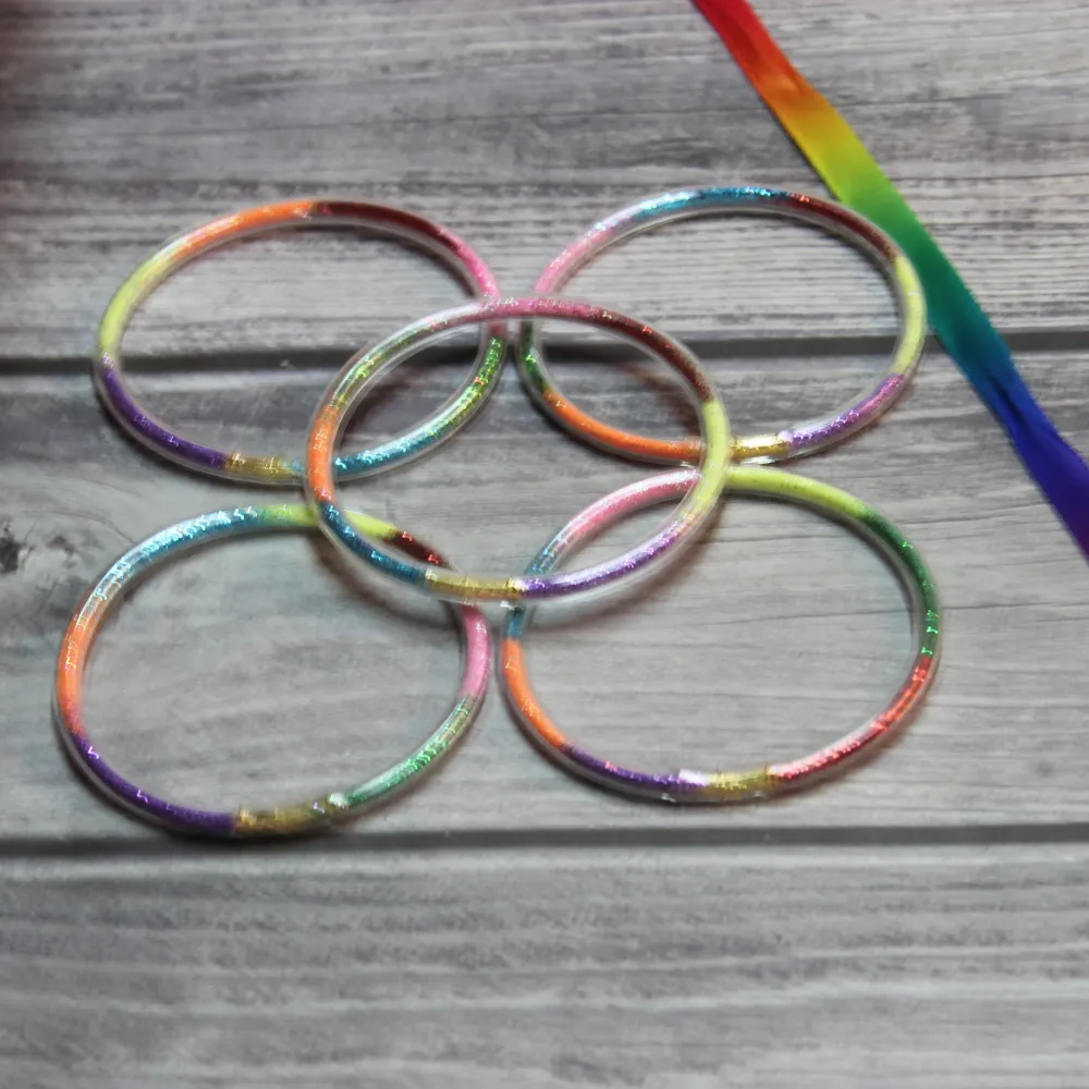 YBMYCM Juego de 5 pulseras de gelatina con purpurina para mujer, pulseras de silicona rellenas de purpurina para niñas (circunferencia de cuentas 7.5 pulgadas) (YM6159), Oro, metal, plástico