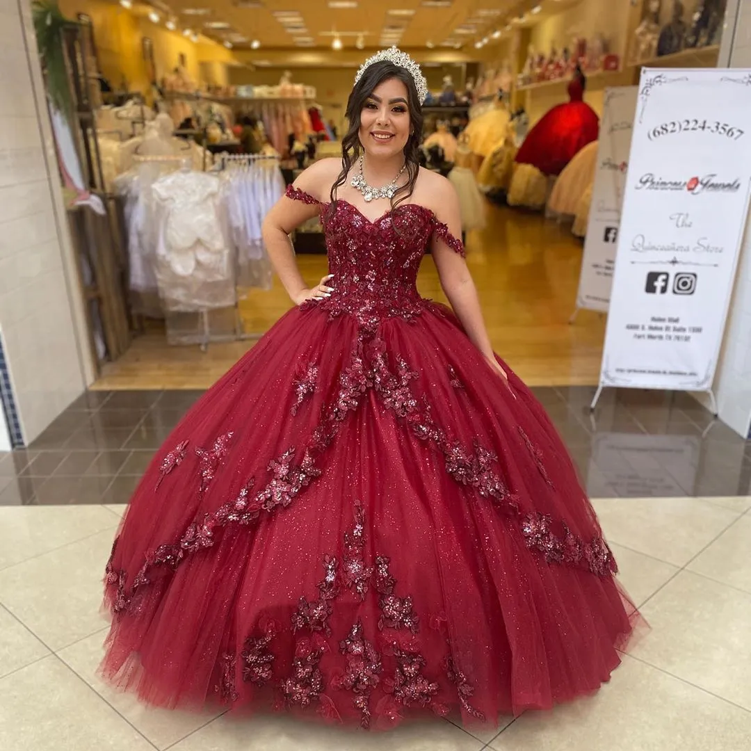 Fantastisk pärlkulklänning quinceanera klänningar från axelhalsens paljett klänningar 3D Appliced ​​Tulle Sweet 15 Dress 407