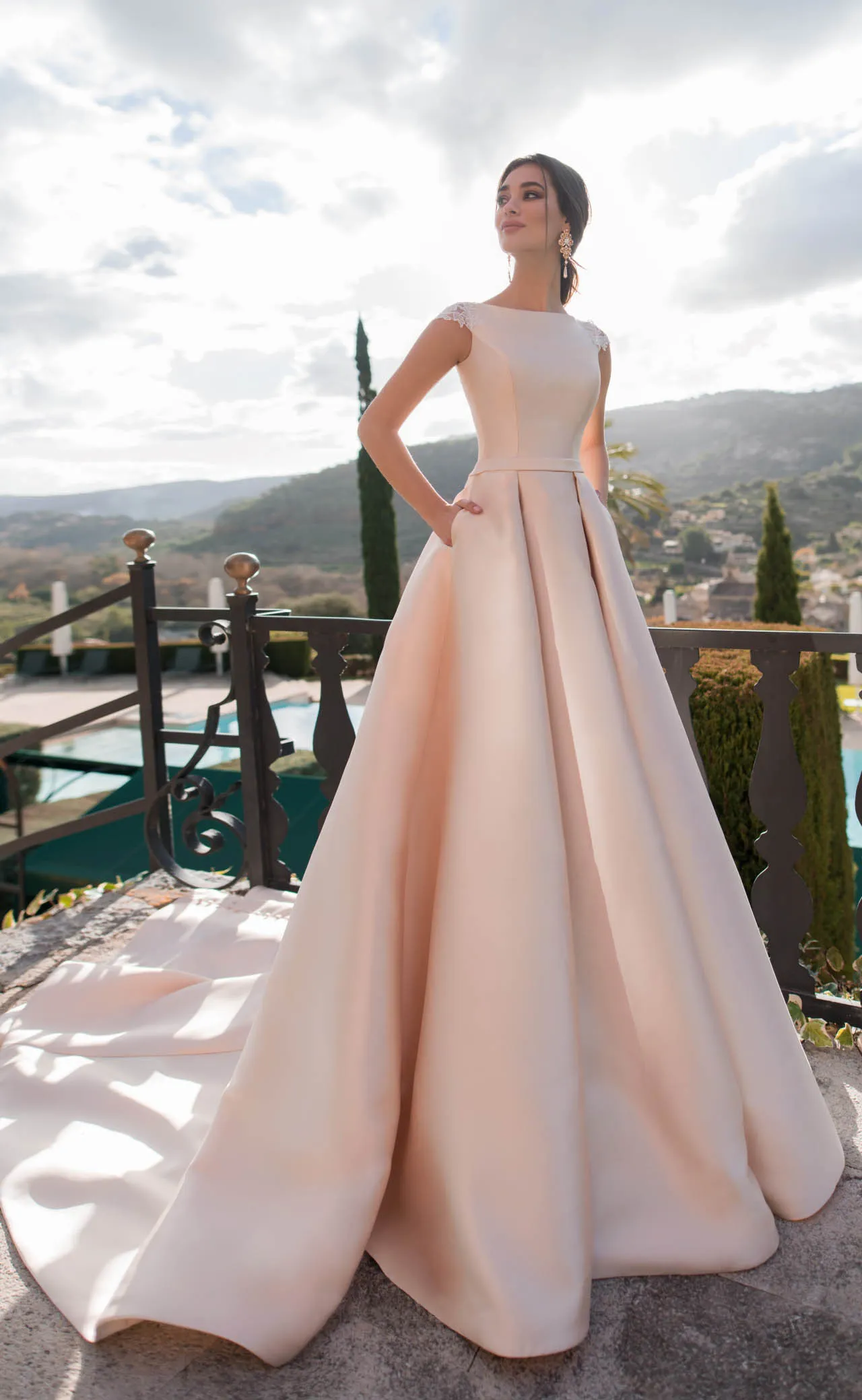 Nora Naviano 2019 Jewel Neck Lace Satin Beach Wedding Dress With Button Back And Sweep Train A Line Heavy Gown For Wedding Robe De Mariee From Newdeve 120.88 DHgate.Com