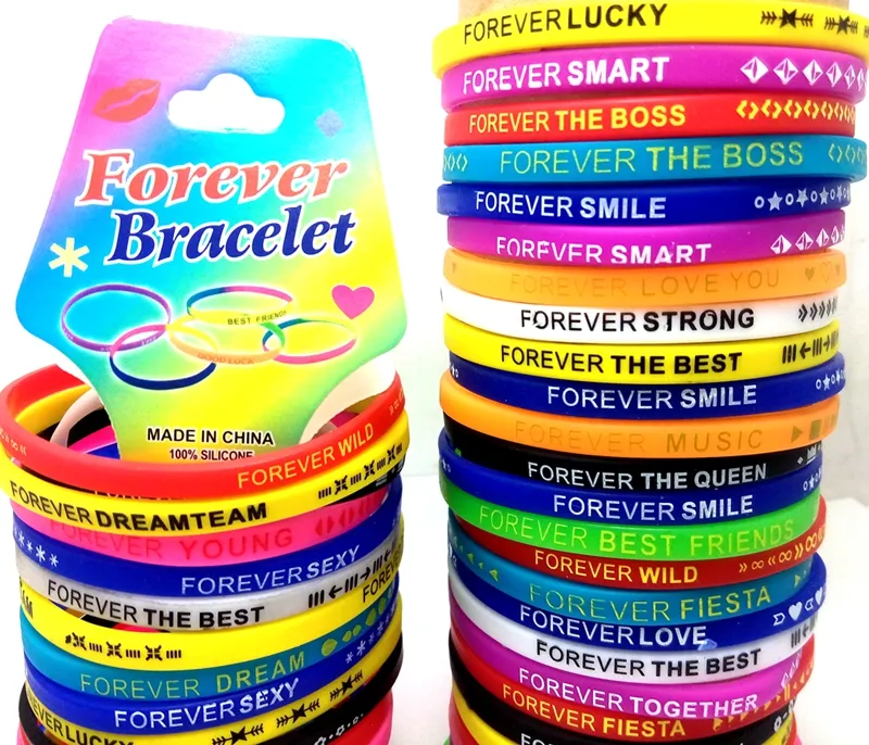 Massor 100 st Toppdesign Färgglad berlock FOREVER Silikonarmband Gummi Sportarmband Män Kvinnor Leksaker Armband Födelsedagspresent