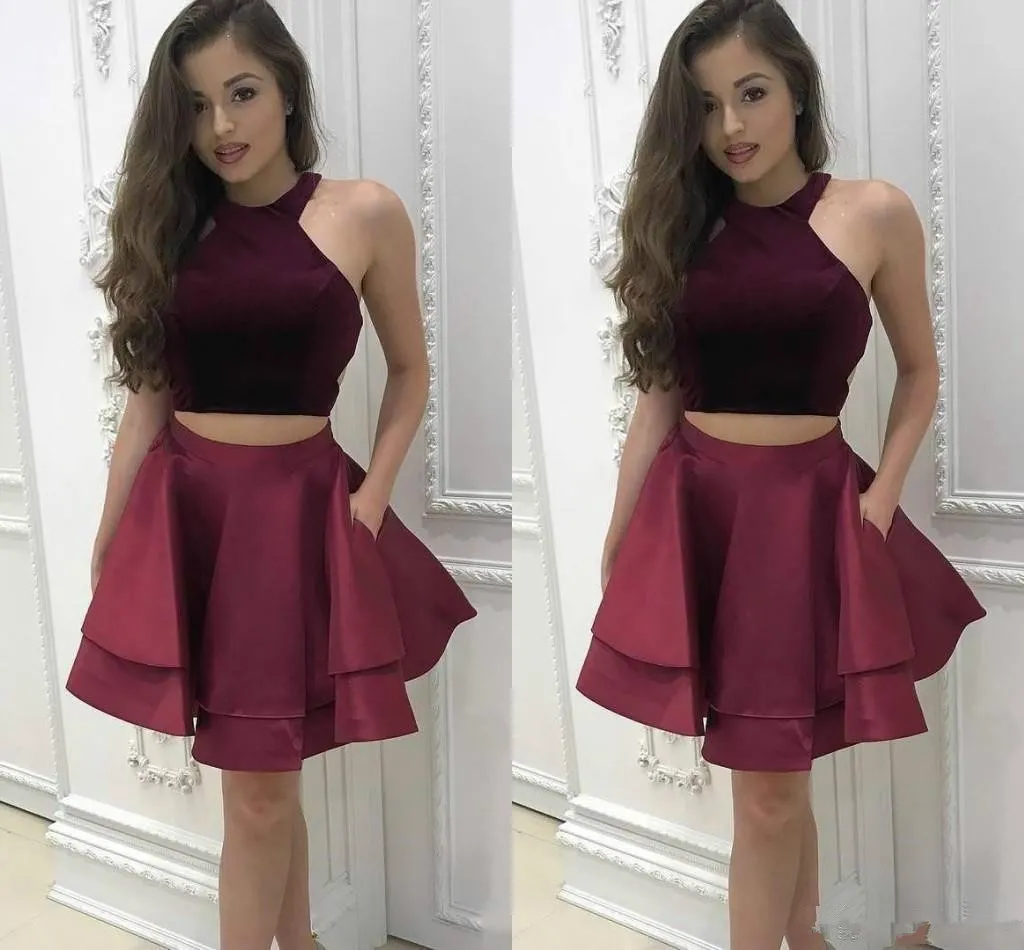 Barato Borgoña Dos piezas Vestidos de fiesta Una línea de cuello halter Juniors Dulce 16 Graduación Vestido de fiesta de cóctel Más tamaño por encargo Z1