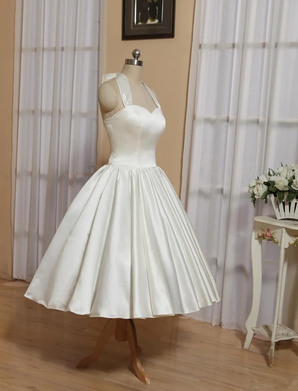 Short 60s wedding dress 2025