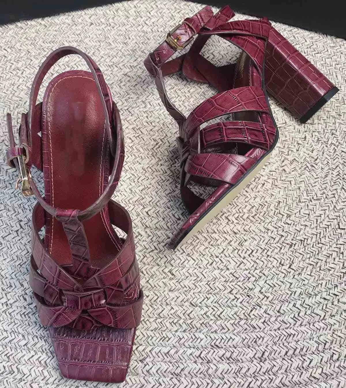 Echte lederen vrouwen sandalen designer schoenen vrouw dikke hakken met steen textuur