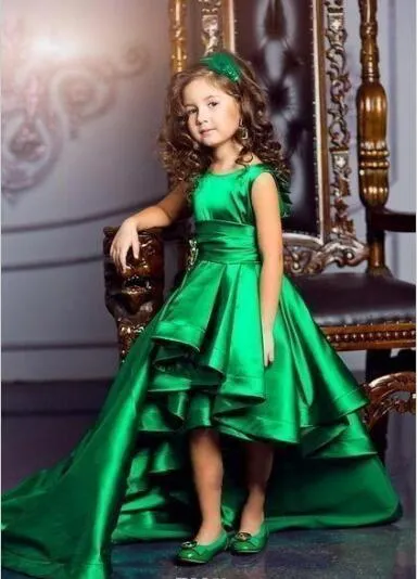 Stunning Emerald Green Taffeta Girls Pageant Dresses Crew Neck Cap Sleeves Short Kids Celebrity Dresses 2017 High Low Girls Formal Wear Gown