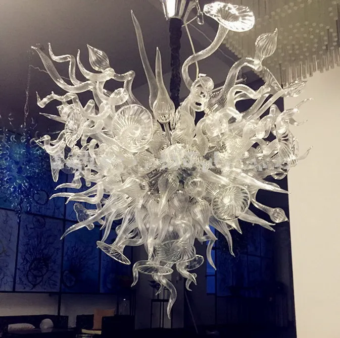 中国で作られたイタリアの天井灯のクリアトルコ風のカスタムアート装飾花のデザインの吹きガラス