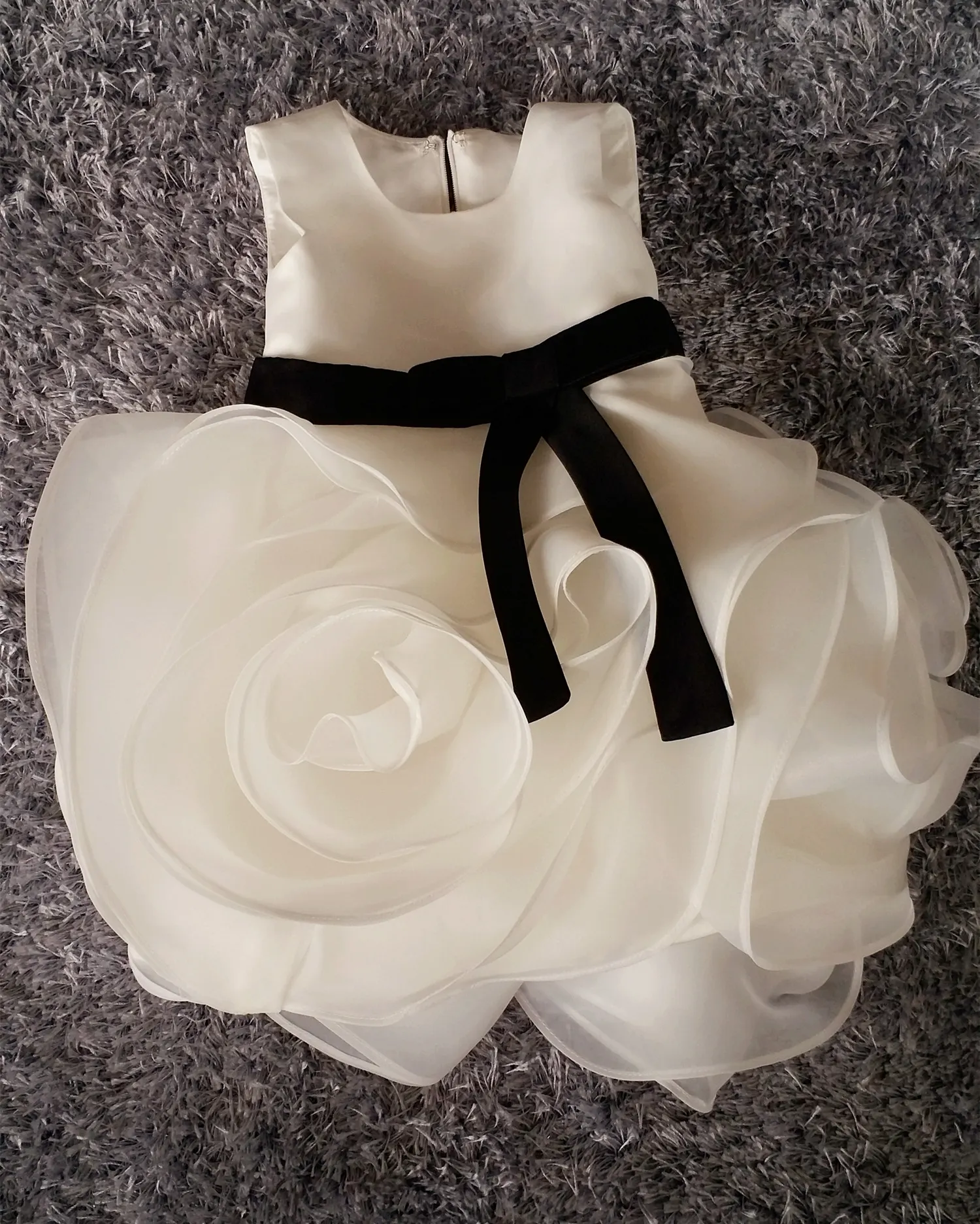 2019 Jewel Organza Flower Girl Klänningar En Linje Knä-Längd Kids Girls Pagant Två Lager Vintage First Communion Heliga Klänningar Med Svart Sash