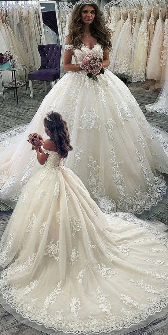 2020 Fabulass Lace Princess Ball Gown Wedding Dresses Empire Waist Off The Shoulder Open Back Court Train Vestidos De Novia Bridal Dress new