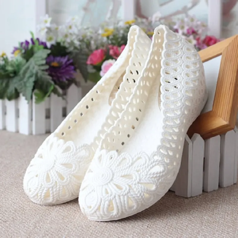 Sandalen vrouwen 2021 Plastic Hollow Out Slip On Wedges Jelly Walking Shoes Beach Big Size 4H81