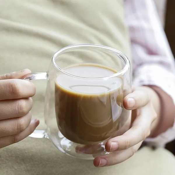 高品質の二重層の耐熱ガラスのコーヒーカップの透明な飲み物ガラスビールマグカップドリンクオフィスシンプルスタイルのマグカップ