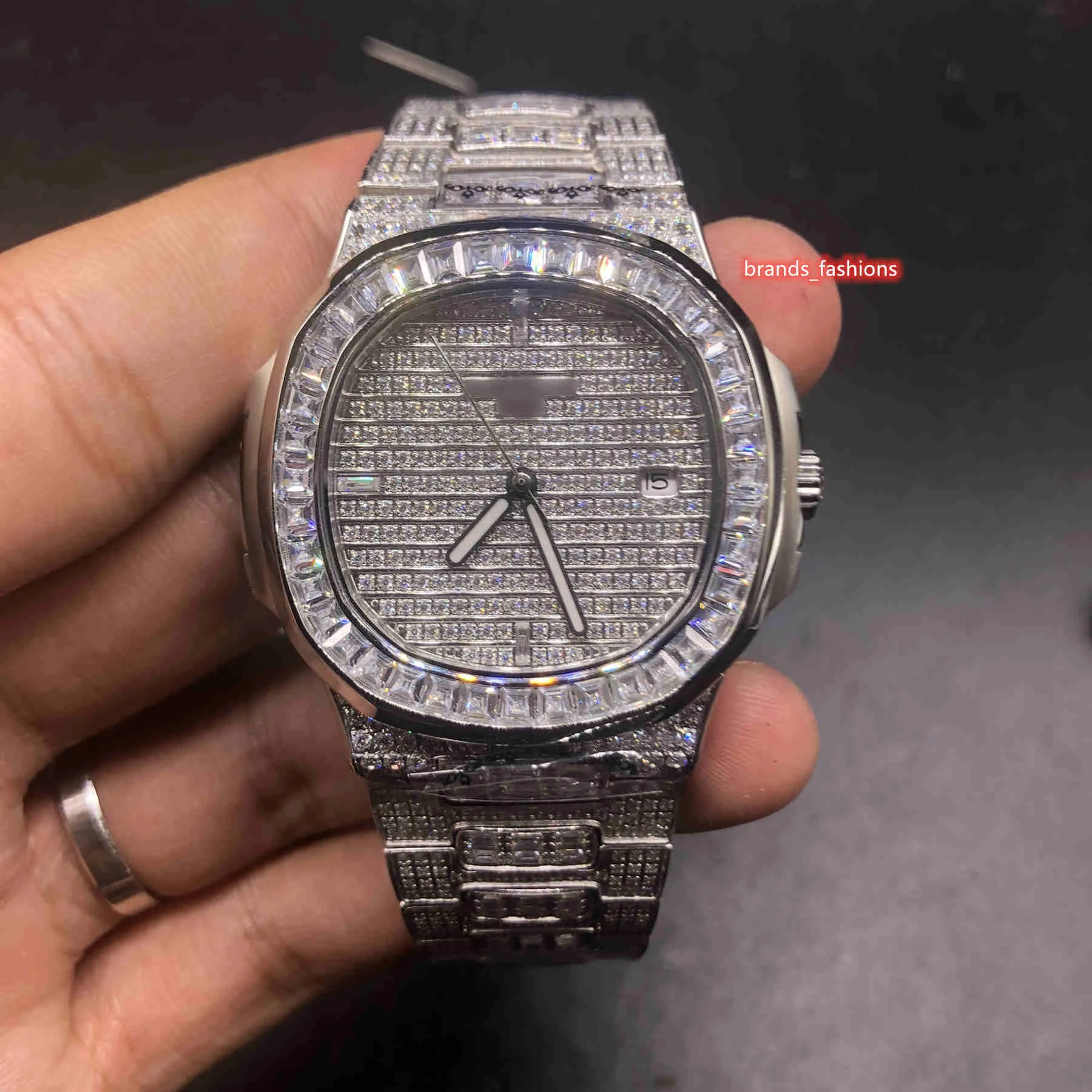 الرجال مثلج الماس ساعة اليد الفضية حالة الفولاذ المقاوم للصدأ ووتش ووتش أزياء غريبة ووتش الماس حزام الساعات الميكانيكية التلقائية