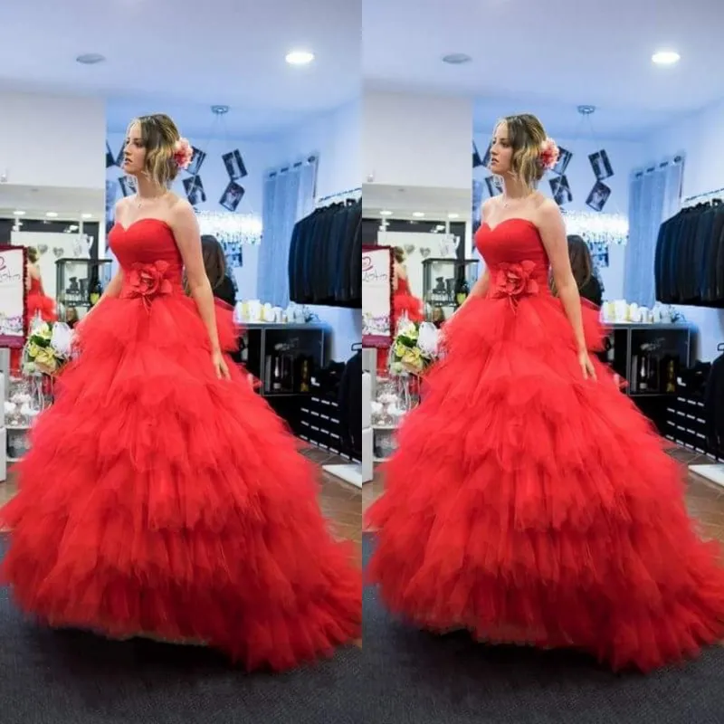 2019 Linda Red Prom Vestidos Longo Querida Decote Ruffles Em Camadas Saia Até O Chão Tradtional Vestidos de Noite com Flor Artesanal