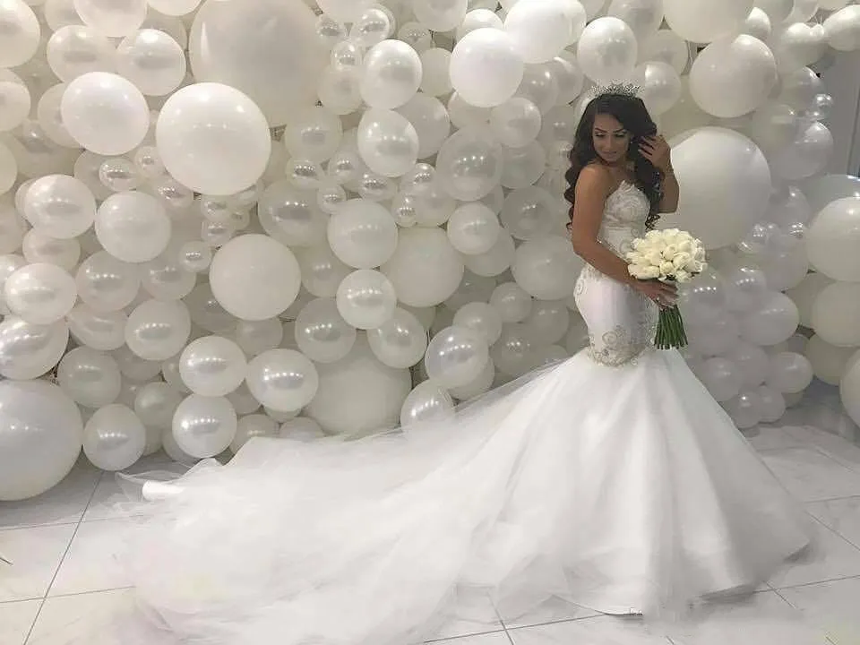 Splendidi abiti da sposa a sirena senza spalline con scollo a cuore arabo Dubai Abiti da sposa con applicazioni in pizzo con applicazioni in pizzo Church Court Train Wedding Go204I