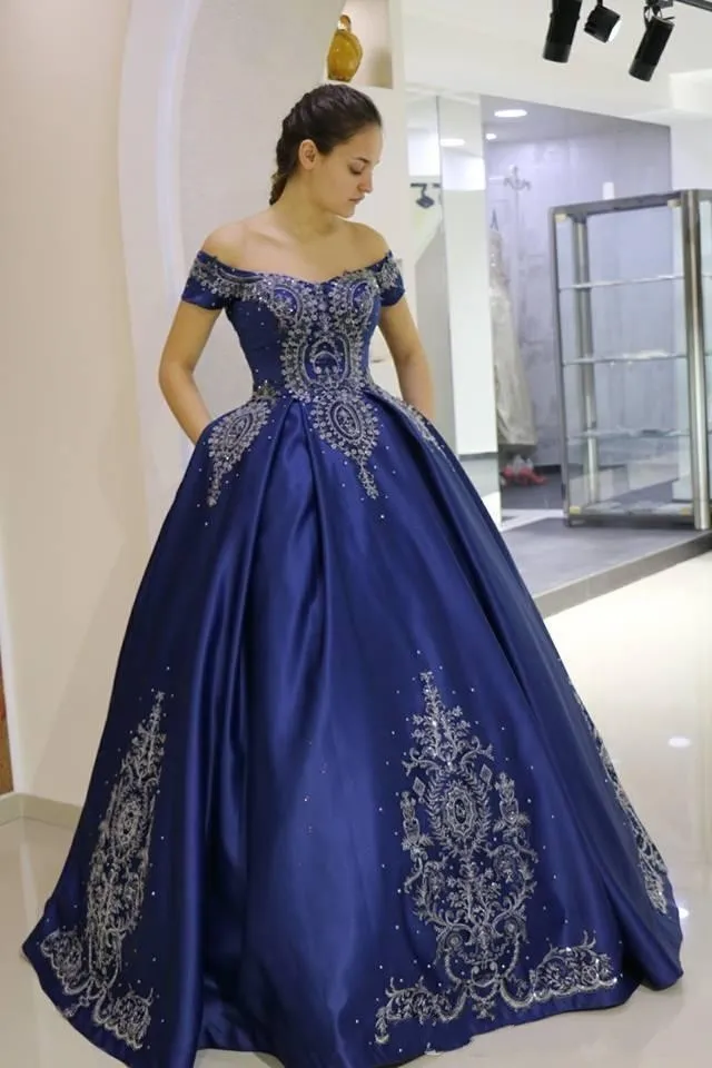 2020 Granos bordados de plata azul marino Vestidos de quincea era de baile Imperio Cintura fuera del hombro Vestidos de fiesta con espalda abierta