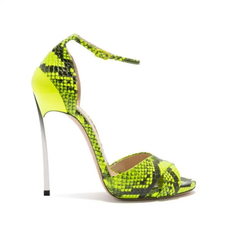 Hot Sale-2019 Ny design Mode Stiletto Heels Sexiga Snake Läder Mode Kvinnor Sandalskor