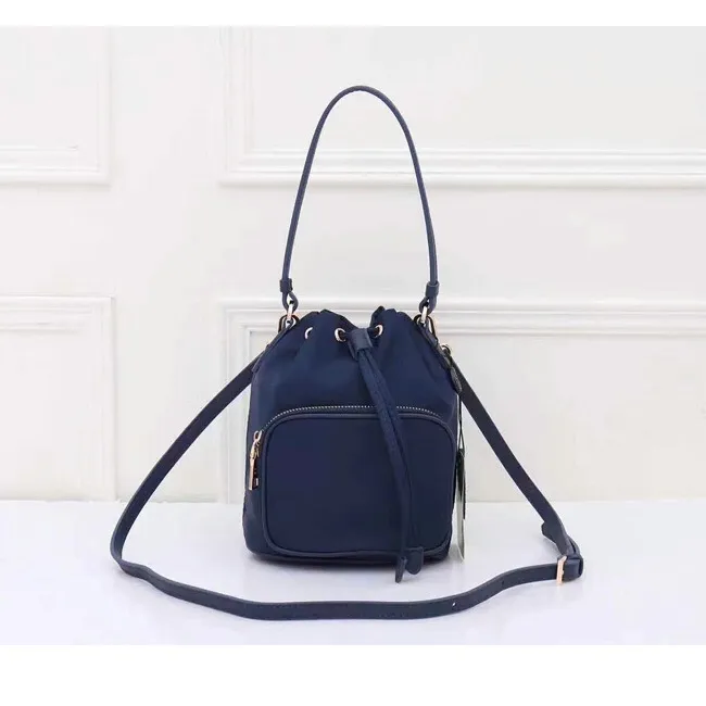 ショルダーバッグ・ポシェット MARTINCOKS String Shouler String Shoulder Bag Navy Canvas Drawstring Bucket Bag For Women Waterproof, Geometric