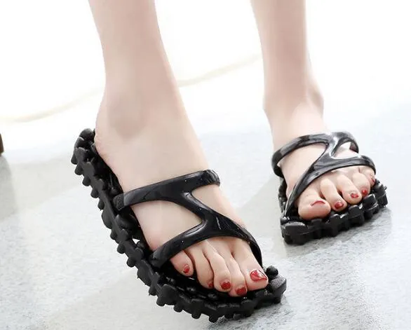 2019 New sandal wear resistant bathroom men's slippers couples indoor water leakage anti skid massage women's sandals Massage slippers Shoes