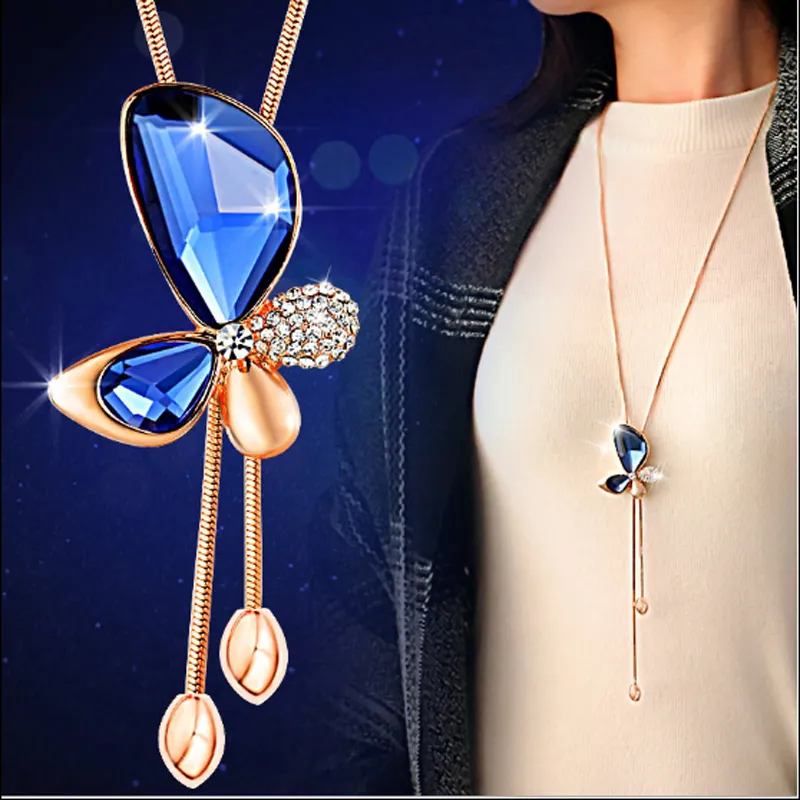 Nuove collane con pendente a farfalla di design Collane con maglione placcato in oro con strass di cristallo di alta qualità per regali di gioielli di moda da donna