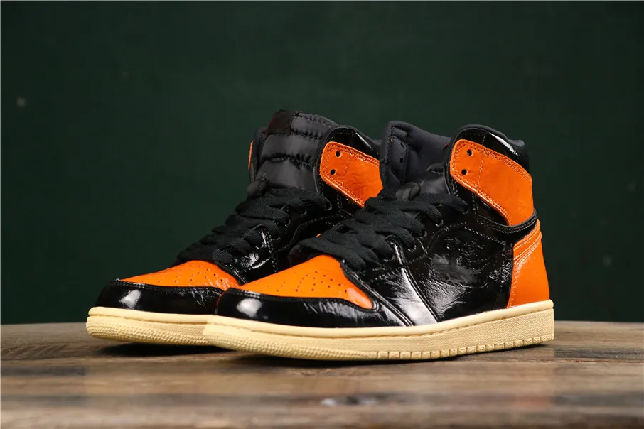 Shattered Board 1.0 Chaussures de basket 1 High OG Reverse Black Orange Patent Leather 3.0 Hommes Sneaker Back Sports Male 1s Trainers