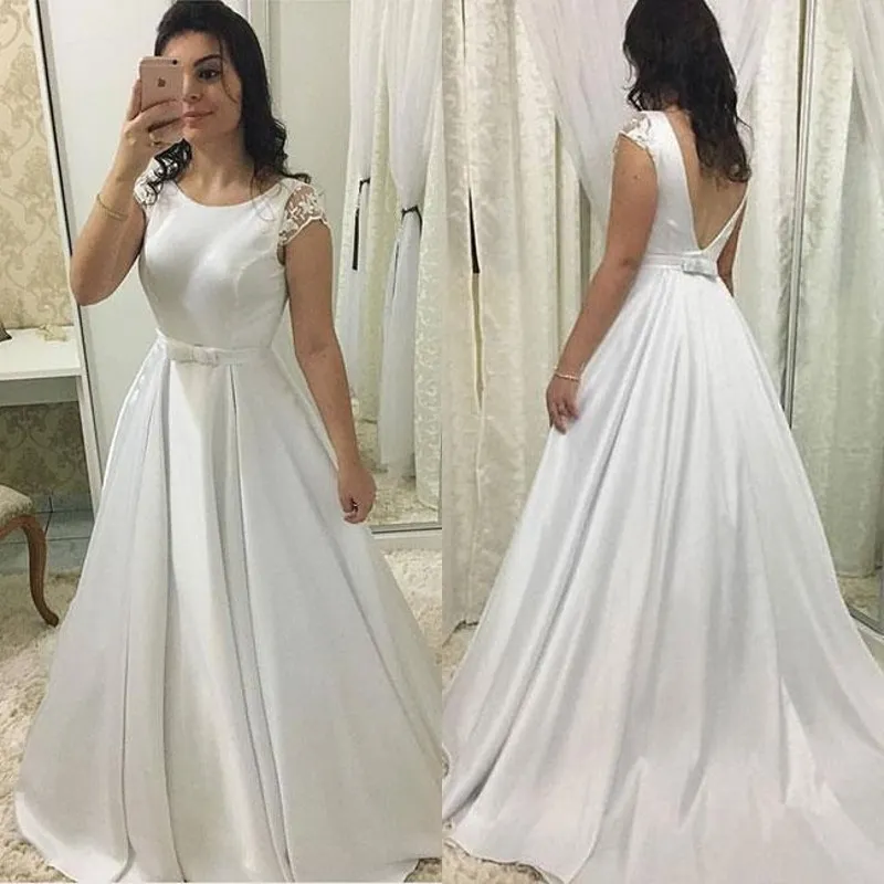 2019 Modern Saten Gelinlik Ekip Boyun Dantel Aplike Sheer Capped Kısa Kollu A-line Bow Kanat Sweep Tren ile Backless Gelin Önlükler