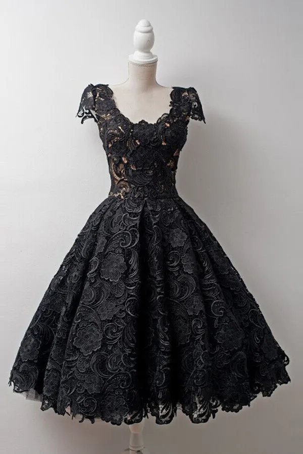 2019 A-Line Black Lace Gothic Korta Bröllopsklänningar med korta ärmar Scoop Neck Vintage Te Längd Lace 1950s 60s Non White Bridal Gown