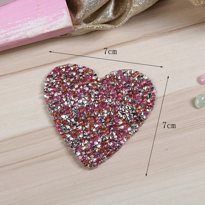 Wielokrotne rozmiary Kolor Kryształ Rhinestone Love Heart Plastes Do Odzieżowy Żelazny Na Ubrania Aplikacje Stripes Diamond Naklejki