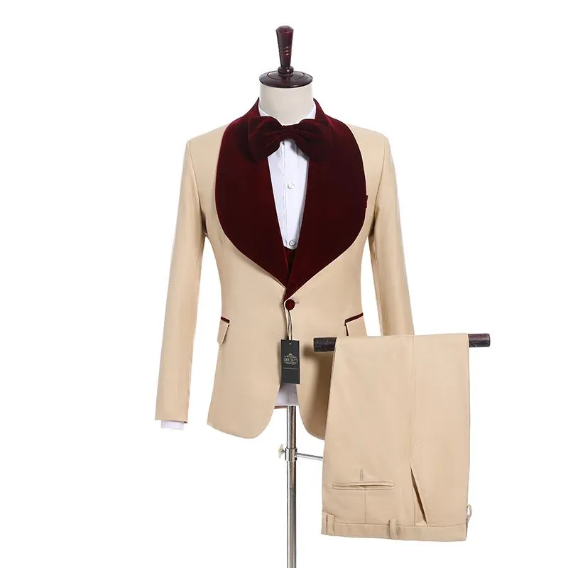 Новое поступление Одна кнопка бежевый свадьба Groom Tuxedos Wine Velvet Shawle отворот жениха мужчины костюмы выпускного пиджака (куртка + брюки + жилет + галстук) W21