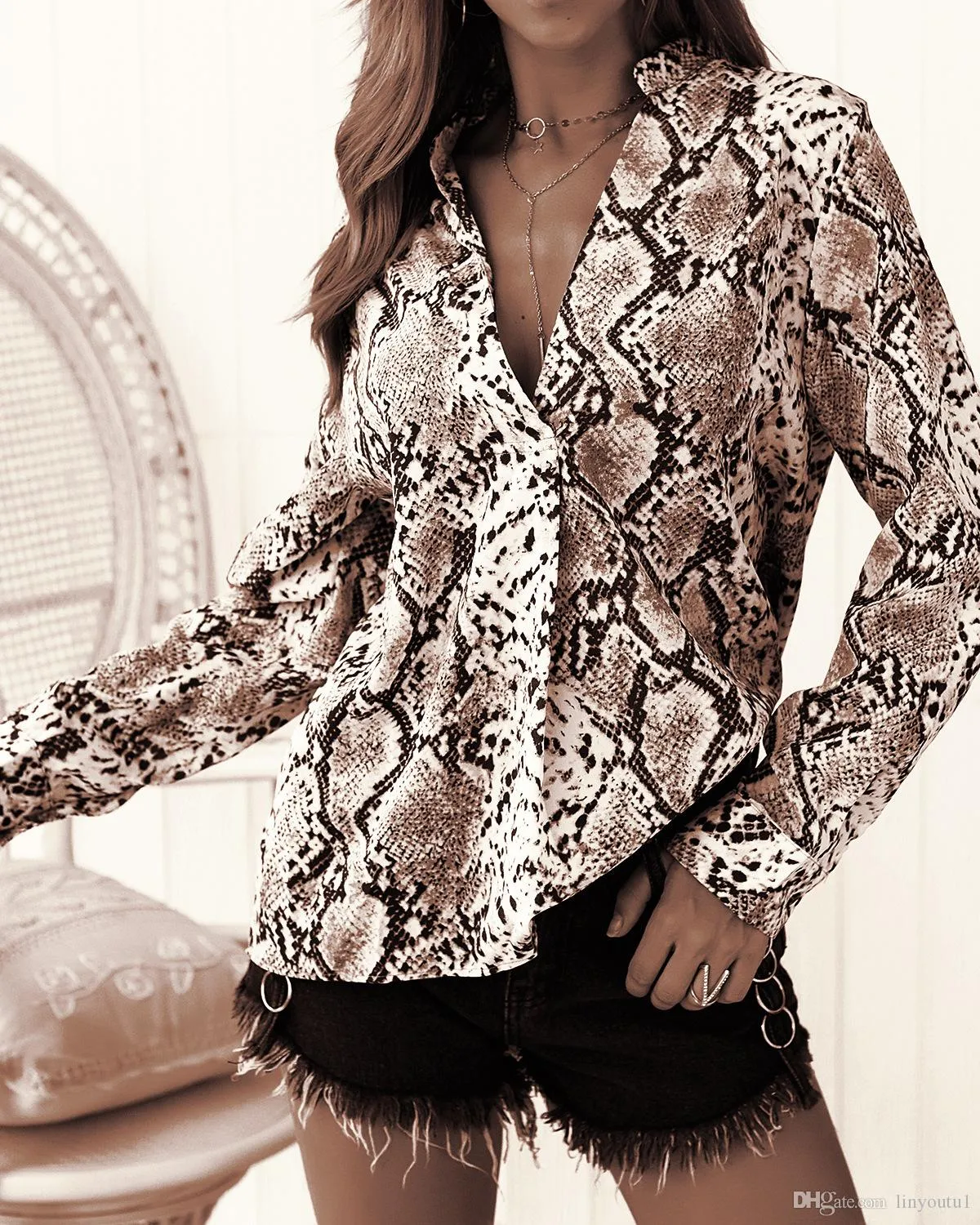 Sexy Womens Leopard Blouse Holiday Long Sleeve Tops 2019 New Autumn Deep V-Neck Leopard Print Beach Ladies Blouse Shirts S-XL