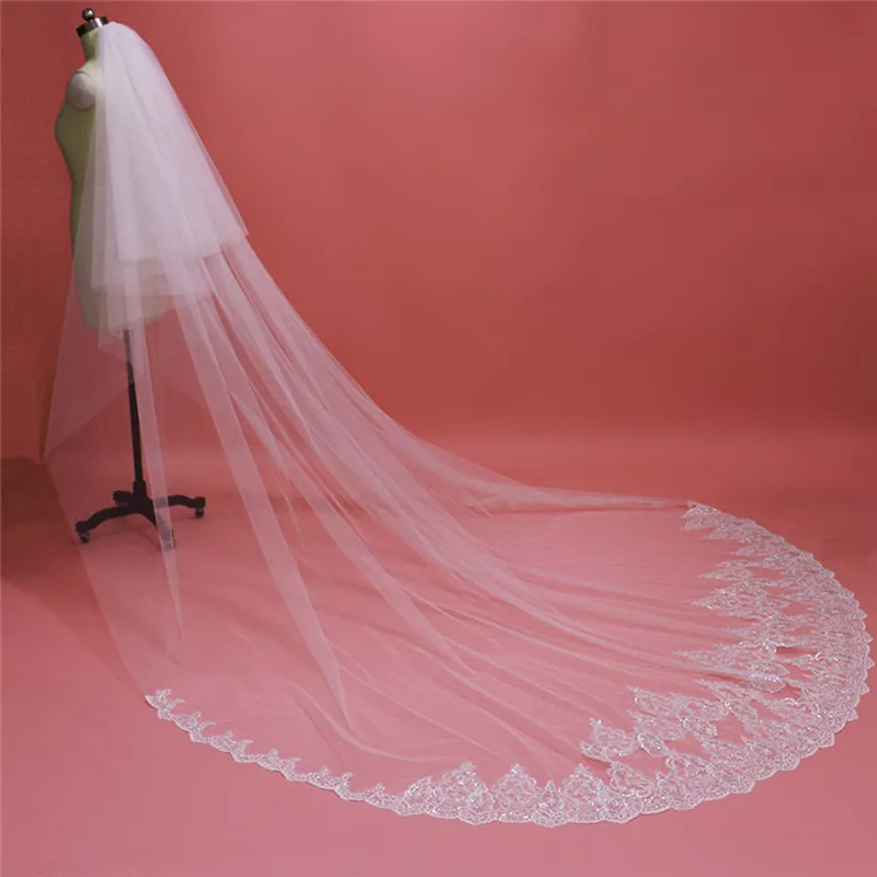 Zaprojektowany welony ślubne 2 warstwy koronki Appliqued Cathedral Długość Blush Face Bridal Veil Soft Tulle Bride Veils Włosy ślubne z grzebieniami