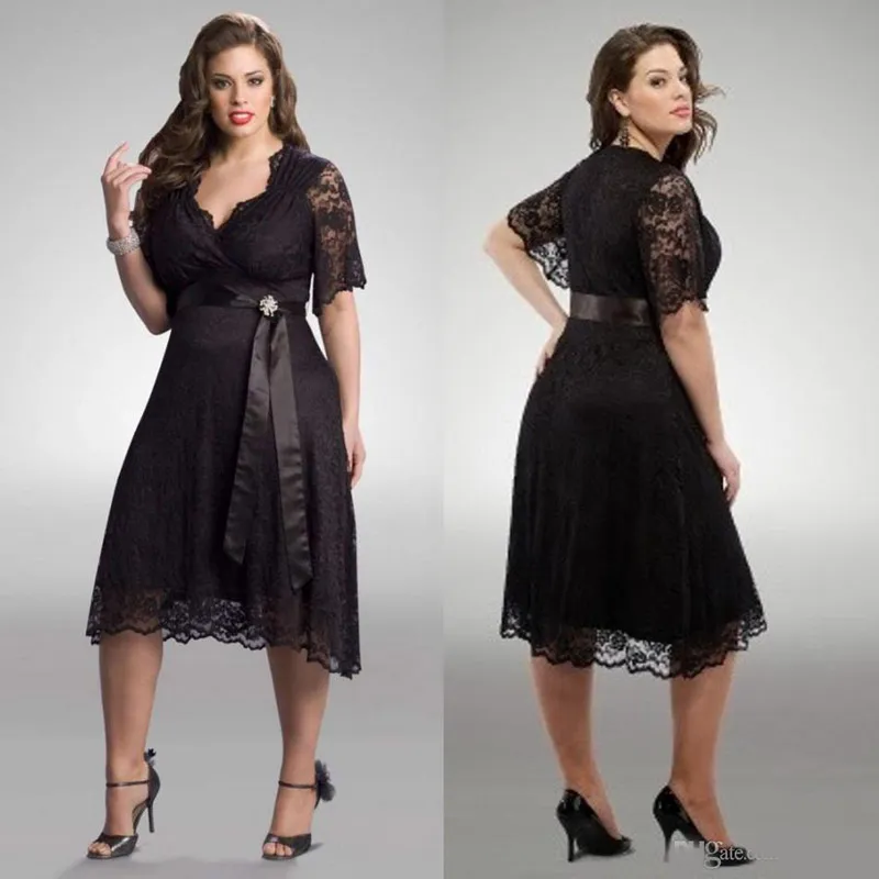 Plus Size Summor Dresses Sheer V-Neck 1/2 Rękawy Koronki Prom Dress A-Line Herbata Długość Czarne Suknie Promu Z Szarcią