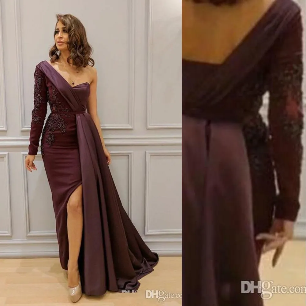 Robes de bal bordeaux pas cher une épaule manches longues appliques de dentelle perlée côté fendu froncé dos ouvert grande taille tenue de soirée robes de soirée