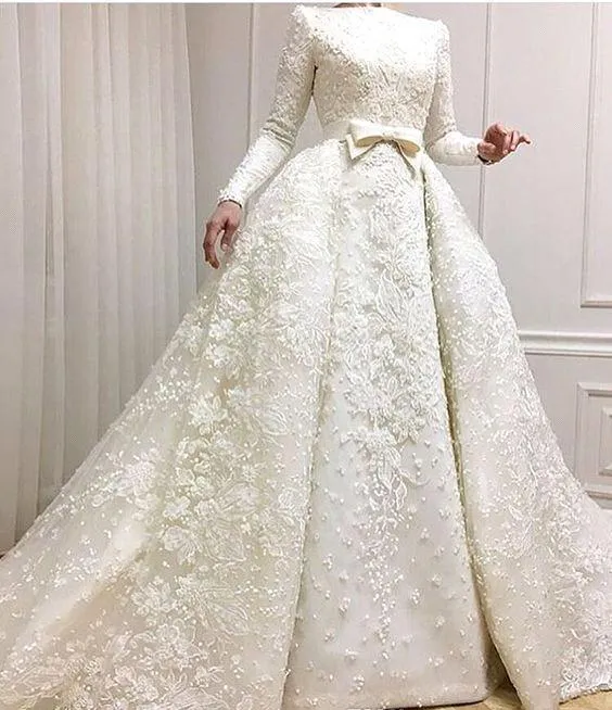 Abito da sposa musulmano Una linea maniche lunghe Appliqued Country Garden Church Formal Bride Abito da sposa Custom Made Plus Size