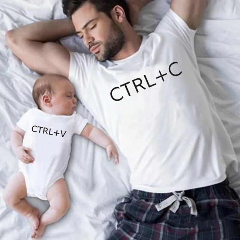 家族お揃いの服 Ctrl+C と Ctrl+V 父息子 Tシャツ ファミリールックお父さん Tシャツ ベビーボディスーツ 家族お揃い衣装