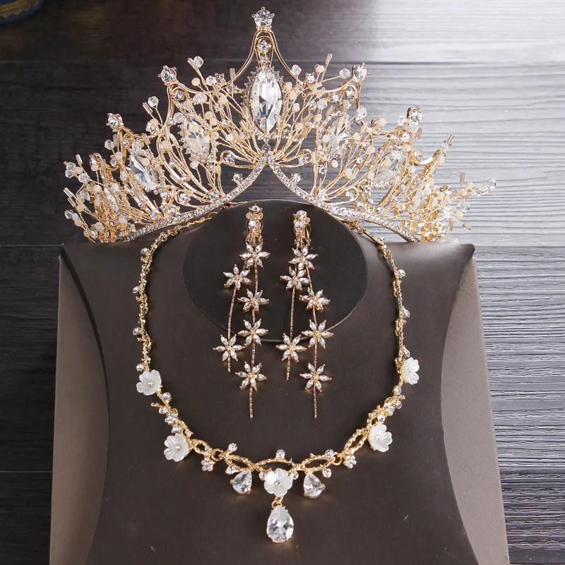 Gold Brautkronen Tiaras Haar Kopfschmuck Halskette Ohrringe Zubehör Hochzeit Schmuck Sets billig Modestil Braut 3 Piec342e