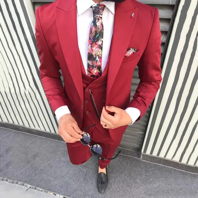 Smoking da sposo rosso / verde nuovo di zecca Groomsmen con risvolto a punta Abito da sposa da uomo Moda uomo Giacca Blazer Completo da 3 pezzi (giacca + pantaloni + gilet + cravatta) 772