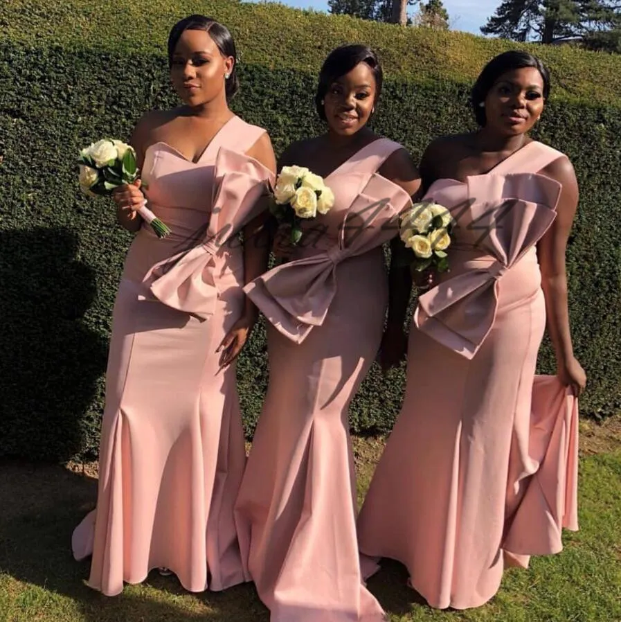 Barato Vestidos de Dama de Honra com Grande Arco 2019 Longo Africano Maid of Honor Vestido Para Festa de Casamento Convidado Bainha Vestido De Festa