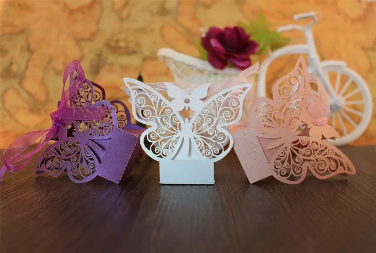 Butterfly Laser Cut Hollow Carriage Gunsten Box Geschenken Candy Dozen met Lint Baby Shower Bruiloft Event Feestartikelen