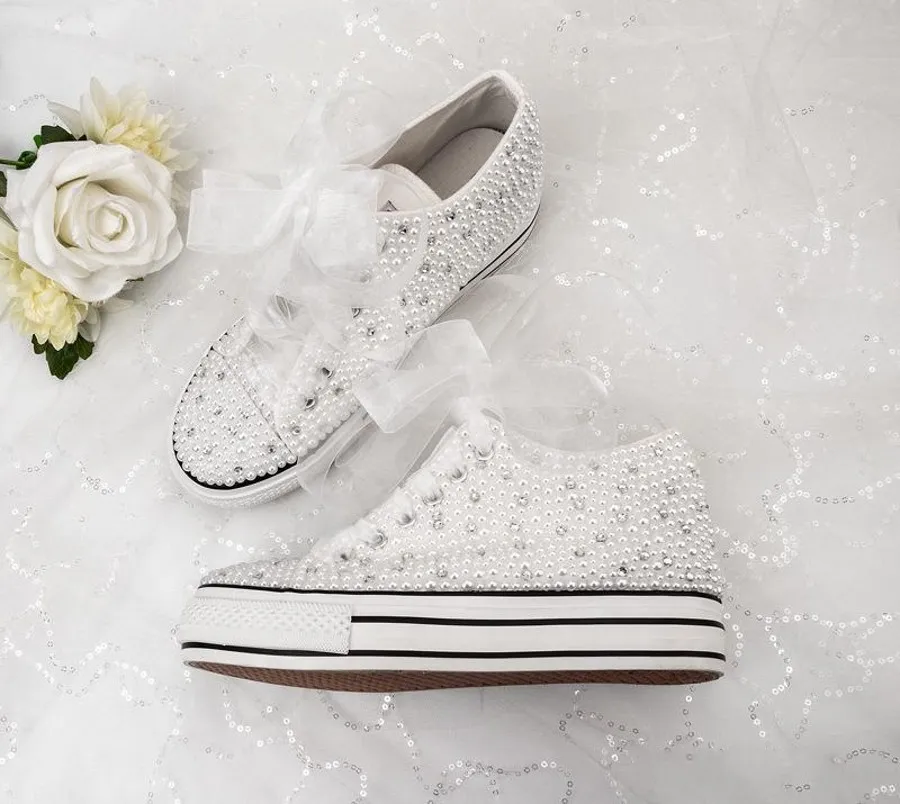 2019 Rustic Wedding Shoes Women Handmade Country Pearls Sneakers Bridal flat Shoes Canvas plimsoll bridesmaid Sneaker shoes