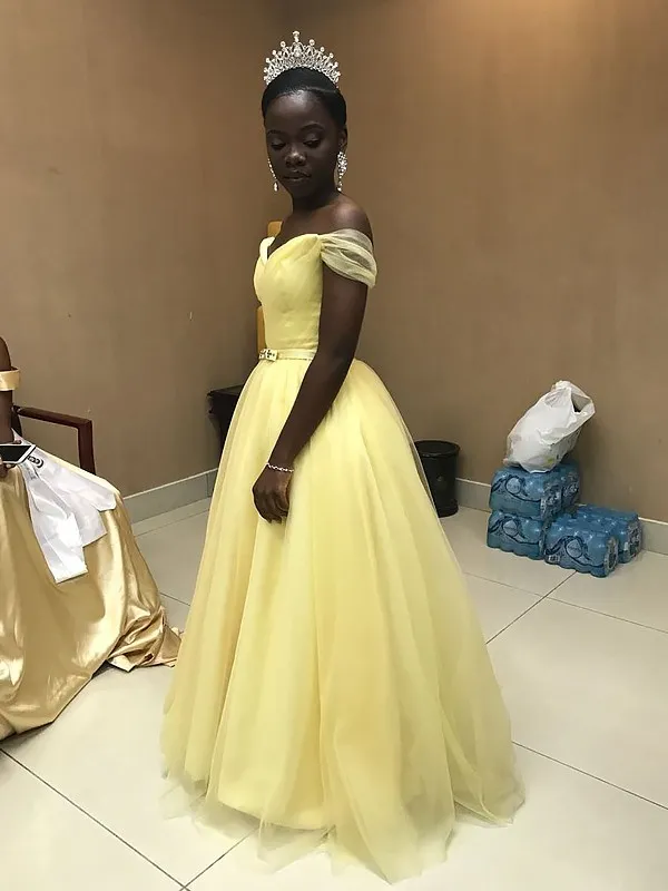 Bellissimi abiti da ballo a trapezio con spalle scoperte in tulle con scollo a V abiti da sera lunghi fino al pavimento abiti da gala per feste lunghe taglie forti africane