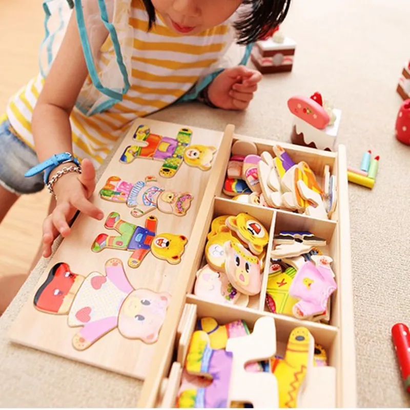 Livraison gratuite en bois bébé enfant petit ours changer de vêtements jouet garçon et fille bébé Puzzle stéréoscopique Jigsaw puzzle blocs jouet 3 ans à