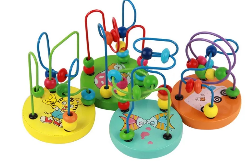 木のおもちゃのカラフルなラウンドミニビーズワイヤー迷路ゲーム教育サークルビーズ初期の開発のおもちゃ（ランダムカラー）