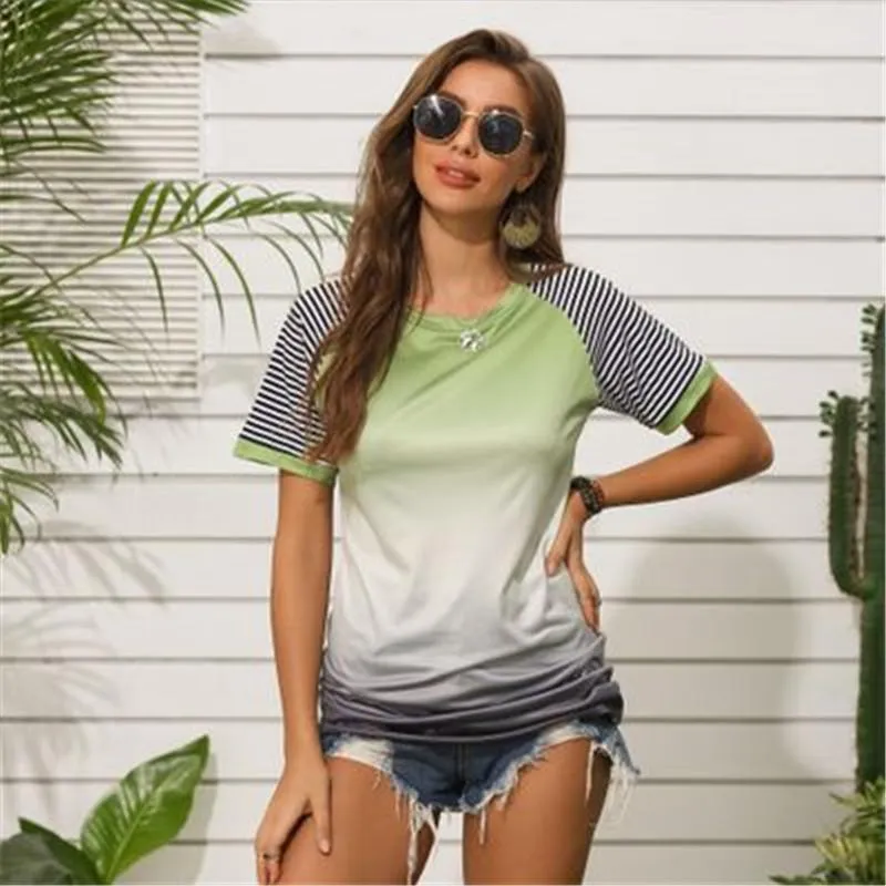女性印刷されたカジュアル半袖Tシャツファッショントレンドグラデーションラウンドネックトップスティー女性プリントデザイナー夏の新しいTシャツ服
